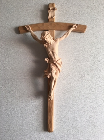Alpenchristus mit gebogenem Kreuz