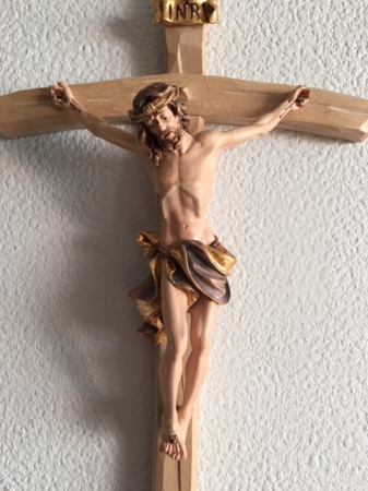 Christus mit gebogenem Kreuz