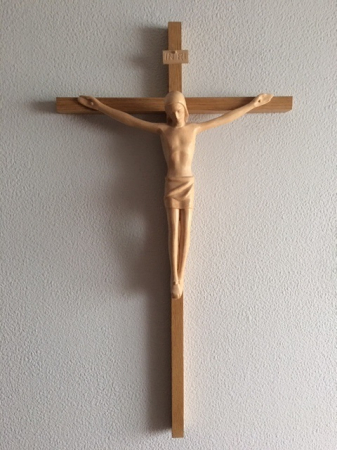 Christus modern mit Eichenkreuz